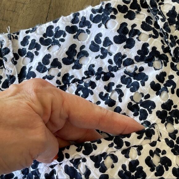 Ann Taylor Loft Navy and‎ White Eyelet Shorts - 0 - Picture 4 of 12